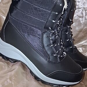 Women's Black Winter Lace-Up Boots